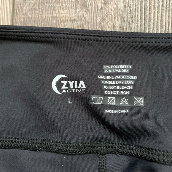 ZYIA Black Light n Tight Biker Short Size L - Picture 2 of 3